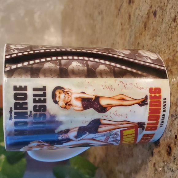 Marilyn Monroe coffee mug - Picture 2 of 7